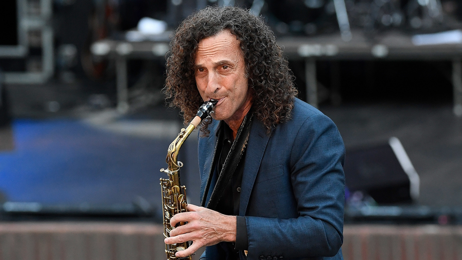 What instrument does Kenny G play? Sound and Silence