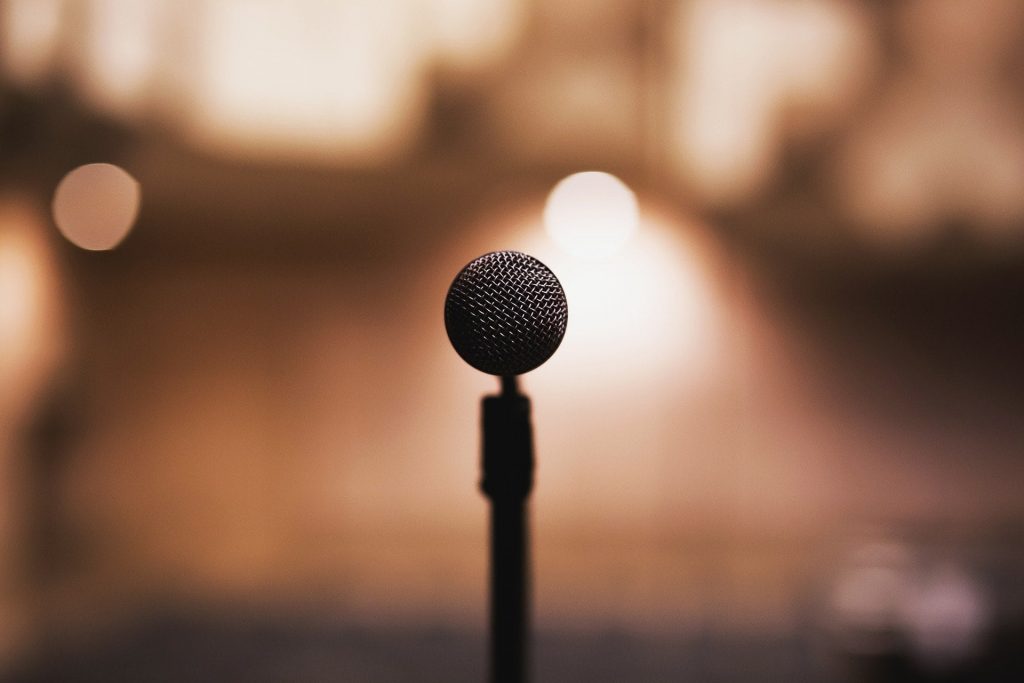 What Factors Affect Wireless Microphone Frequency